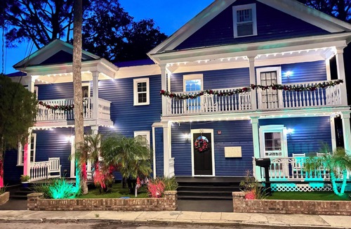 Downtown Historic District Apartment | Dog-friendly, FREE BIKES next to Historic Downtown