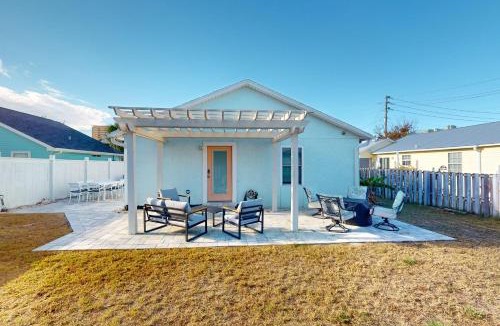 Holiday Beach House | Dog-friendly home near beach with enclosed yard grill W&D AC garage & WiFi