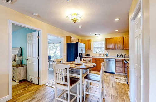 Vero Beach House | Dog-friendly home on a corner lot with renovated interior & private W/D