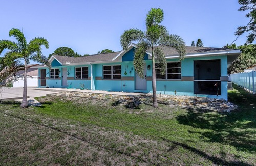 Grove City Apartment | Dog-friendly home with WiFi, AC, W/D, pool, grill, & ping-pong - near beach