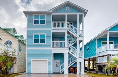 Navarre Beach House | Dog-friendly house near the beach balconies washer&dryer & cable