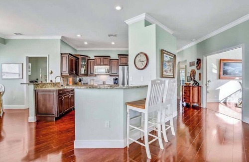 Biggar House | Dog-friendly house with private pool, sauna, golf, tennis court, & central AC