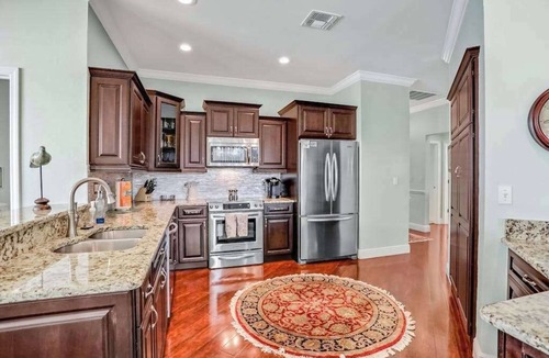 Biggar House | Dog-friendly house with private pool, sauna, golf, tennis court, & central AC