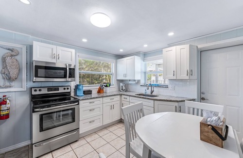 Hills T P Apartment | Dog Friendly, Large Heated Pool, Short Walk to Restaurants and Beach!