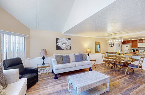 Kissimmee House | Dog-friendly retreat with hot tub, outdoor pool, & tennis court - great location