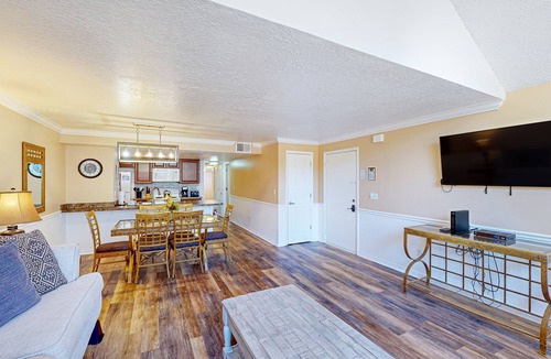 Kissimmee House | Dog-friendly retreat with hot tub, outdoor pool, & tennis court - great location