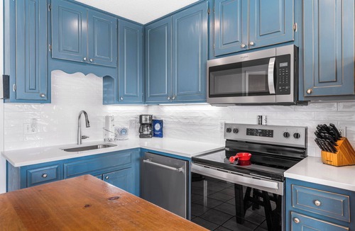 Laguna Beach House | Dog Friendly, Private Pool, Close to the Beach + Free Attraction Tickets!