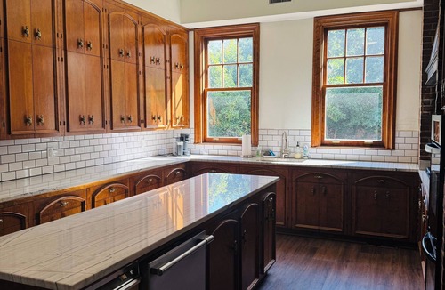 LaGrange Apartment | Dogwood Suite- Truitt Vanderbilt - King bed with bath and bistro