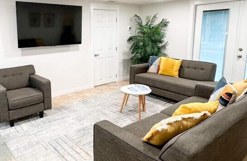 Grove City House | Dolphin Inn near Englewood & Boca Grande Beaches