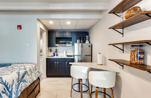 Ruskin Apartment | Dolphin & Manatee Cove Condo: Beach Access + More!