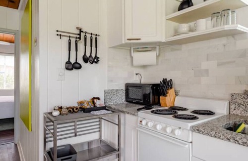 Mount Dora Cottage | Dora's Lakeside 1940's Fish Camp Cottage