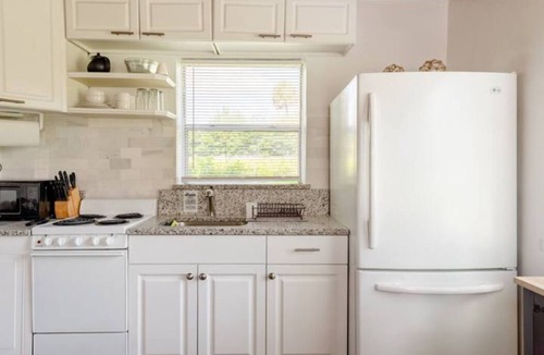 Mount Dora Cottage | Dora's Lakeside 1940's Fish Camp Cottage