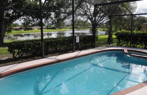 Williamsburg House | Dorrington · Lake Home With Swimming Pool. Super Clean