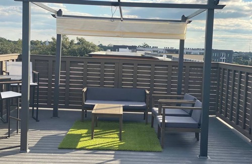 Old West Broad Neighborhood Apartment | Downtown, contemporary, 2 bedroom, Roof Terrace! 4A
