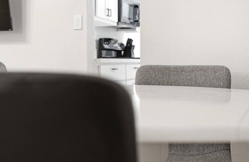Southbank House | Downtown San Marco Living-Duplex, firepit, spa and BBQ