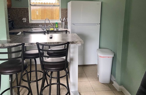 Park East Apartment | Downtown Sarasota Apartment 2BR/2BA Pet-Friendly, Lido Beach-Siesta Key 5-10m.
