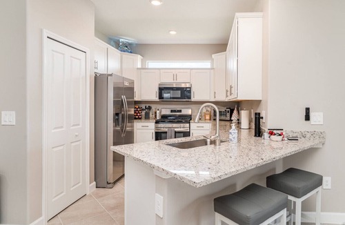 Lakewood Ranch Apartment | Dream Condo Lakewood Ranch with Pools & On Site Restaurant