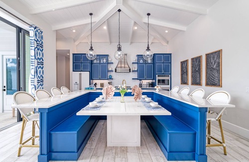 Saint Armands Key House | Dream Island | Walk to Lido Beach, Heated Pool & Spa, Pet Friendly Coastal Home