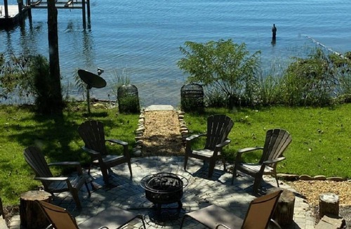 Prosperity Cabin | DREHER DREAMS CABIN-LAKEFRONT- + FISHING, KAYAKS,PADDLEBOARDS, 7 BEDS SLEEPS 9!