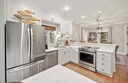 Seacrest House | Driftwood Place Cottage with Heated Pool & Bikes