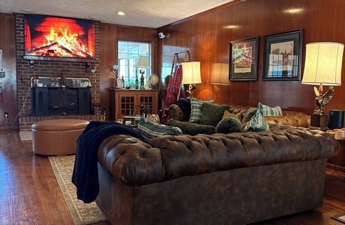 Dublin Bed & Breakfast | Dublin Farm - Stay in comfort at this beautiful 6-bedroom bed breakfast 1 K bed