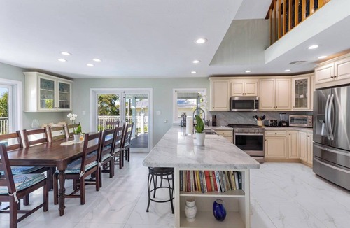 Marathon House | Duck Key Tarpon House 5 Bedroom 3 Baths Duck Key w/45 Dock and Private Pool boat lift available