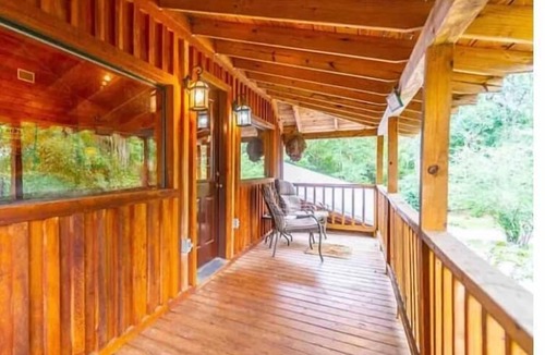 Uvalda Cabin | Dukes Lodge is located between Vidalia, Ga. and Hazlehurst, Ga.