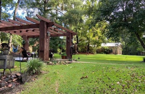 Uvalda Cabin | Dukes Lodge is located between Vidalia, Ga. and Hazlehurst, Ga.