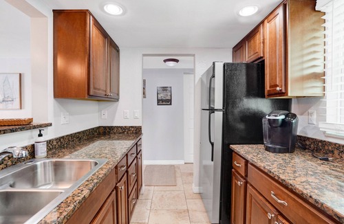 Dunedin Condo | Dunedin Causeway Honeymoon Caladesi Island 1/1 Pool 211