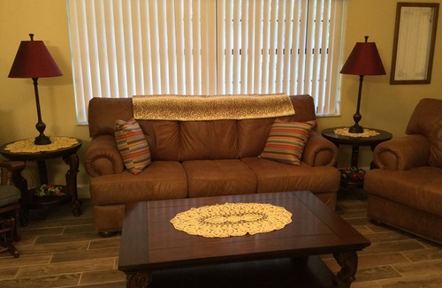 Dunnellon House | Dunnellon Vacation Loop is 1.5 miles to the KP Hole and Rainbow River!