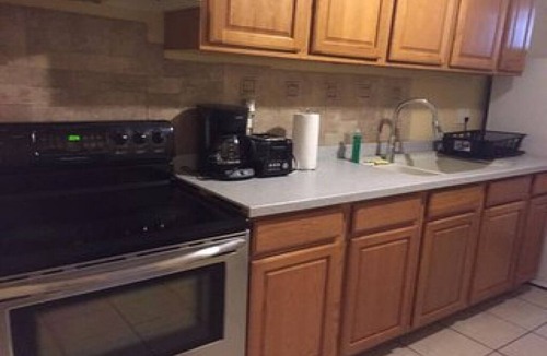 Park East House | Duplex-2 Apts, 4br/3bth/Playground, backyard walk to Downtown, LidoBeach - 8mins