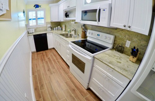 Marathon Villa | DUPLEX IN DUCK KEY 3/2 W/90' Private Dock, Trailer Storage included