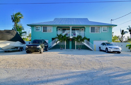 Marathon Villa | DUPLEX IN DUCK KEY 3/2 W/90' Private Dock, Trailer Storage included