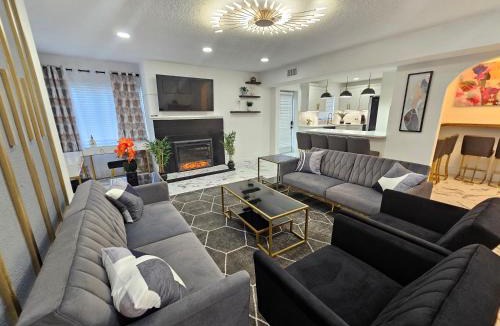 Lawsona - Fern Creek House | Duplex walk To Lake Eola Orlando Sleeps 8 - Monthly Stays