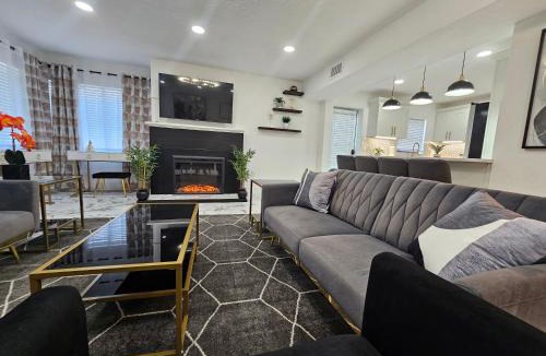 Lawsona - Fern Creek House | Duplex walk To Lake Eola Orlando Sleeps 8 - Monthly Stays