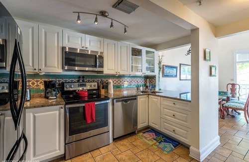Uptown - Upper Duval Condo | Duval Street Suite