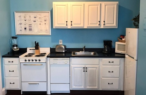 Downtown Apartment | Duval Street Suites with full kitchen heated pool, free parking