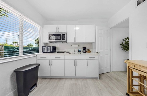 Coral Way Apartment | Easy Does It - Cozy 1BR Near Coral Gables