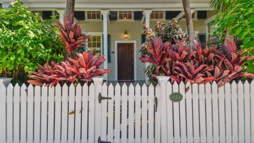 Bahama Village House | Easy Livin by AvantStay