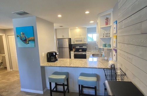 Charlotte Harbor Condo | Easy walk to beach, park, shopping and restaurants