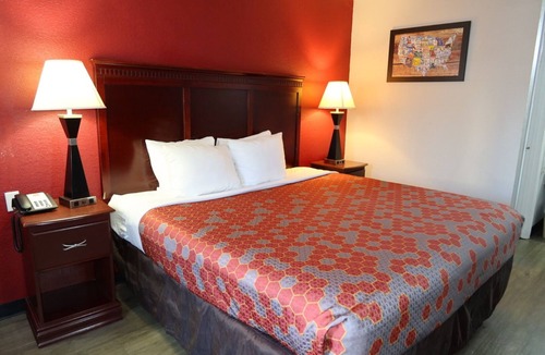 Evergreen Hotel | Econo Lodge Inn & Suites Evergreen
