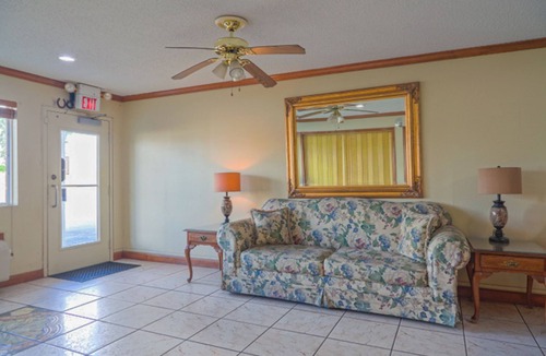 Ashburn Hotel | Economy Inn Ashburn GA I-75
