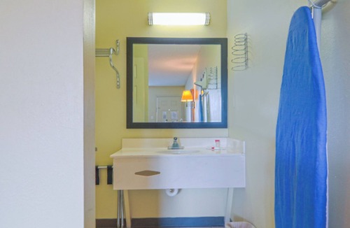 Ashburn Hotel | Economy Inn Ashburn GA I-75