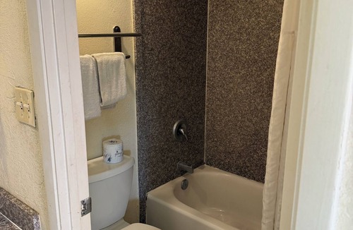 Doctors Inlet Hotel | Economy Inn Jax-OP