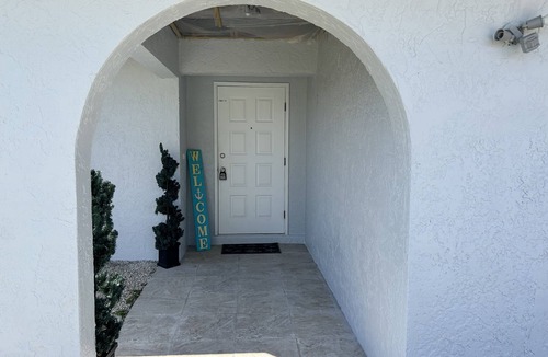 Fort Myers House | Ed & Hilda's Centrally located, Spacious and Relaxing Retreat