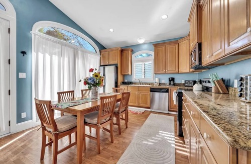 Freeport House | Eden Guest House on Bayfront Mansion Estate. A 3/3! 20 scenic minutes to Destin