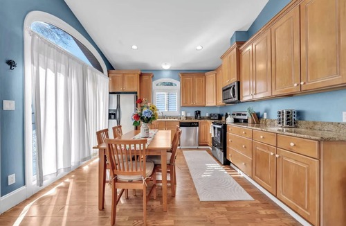 Freeport House | Eden Guest House on Bayfront Mansion Estate. A 3/3! 20 scenic minutes to Destin