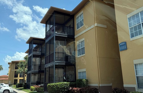 Bay Crest Park Condo | Elegant 2 bd/2 bth condo — Modern Luxury Minutes from Downtown & Beaches!