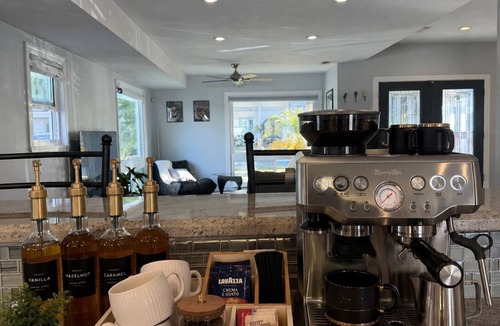 Bayshore Beautiful House | Elegant 3 bedroom bayshore home with pool and hot tub