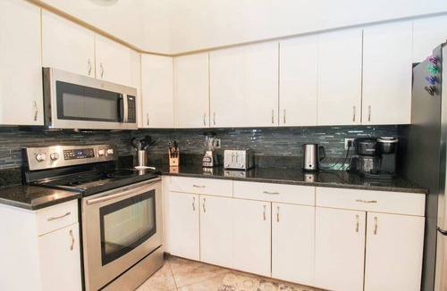 Palmetto House | Elegant 3 BR/2 BA Private Pool Home - Florida Oasis